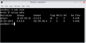 Terminal user@host montrant une table de routage IP